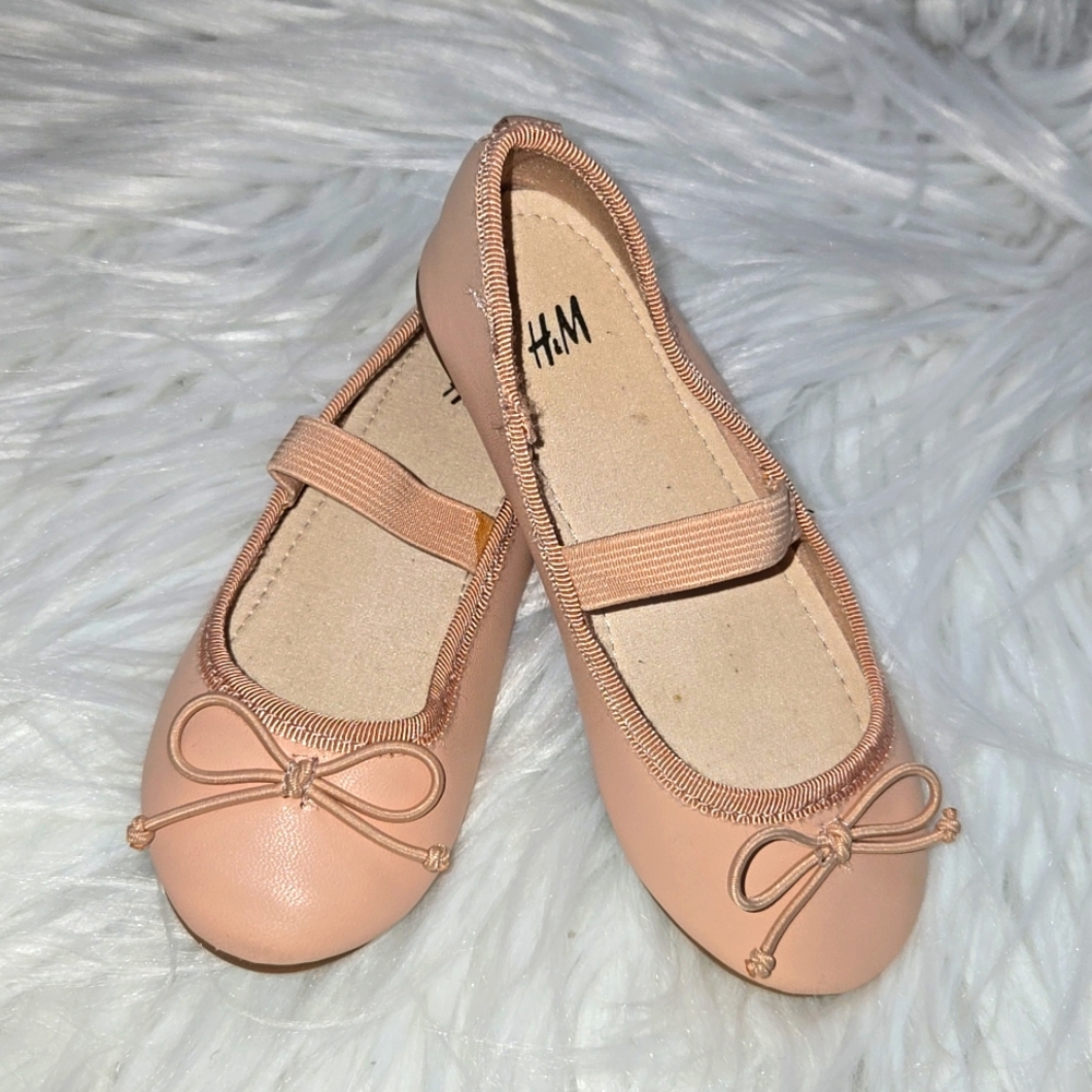 H&M girls shoes- size 9